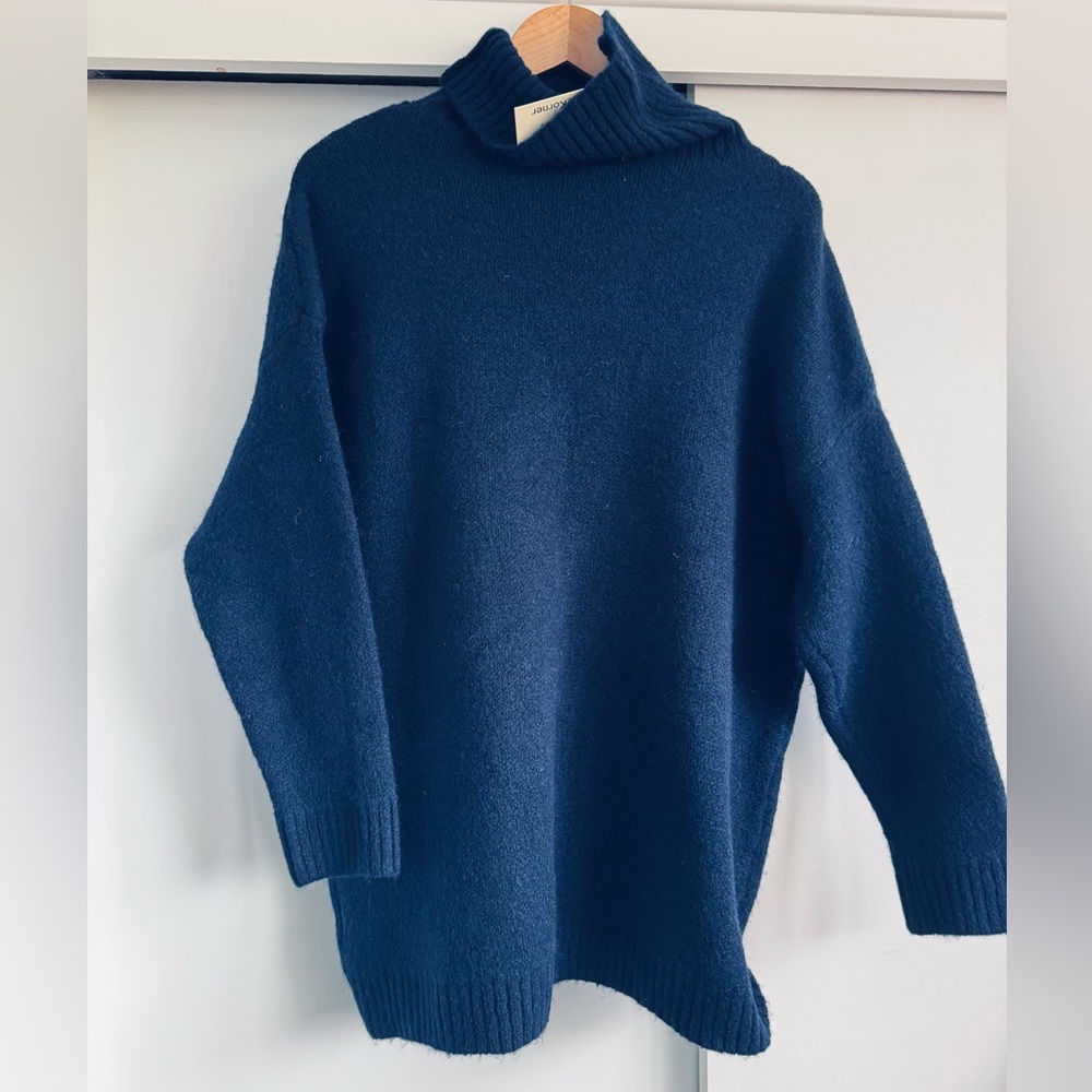 Cozy Navy Blue Turtleneck Sweater Brand New With Tag Size M - Picture 2 of 4